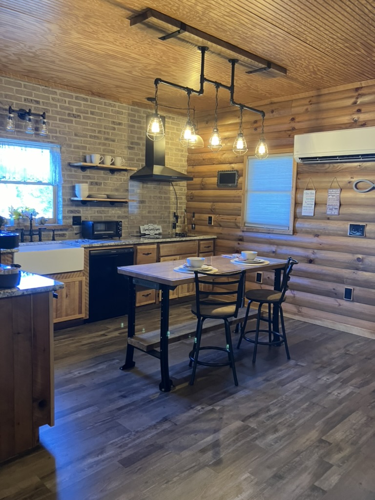 F8A5F9FD 8DAE 4BC1 B708 31B1F11153E1 1 105 c